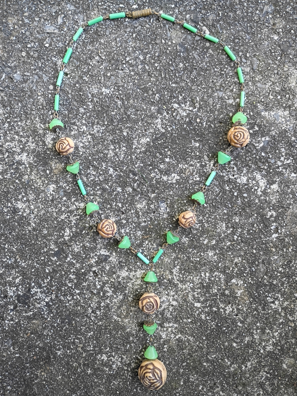 Vtg Uranium Glass and Carved Rose Beaded Necklace